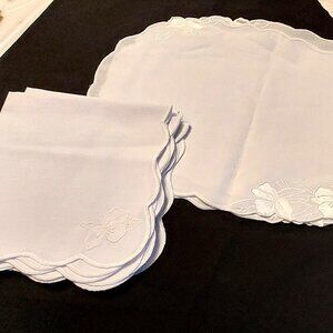 Elegant White Fabric Placemats & Napkins Set for 4 - Vintage & beautiful
